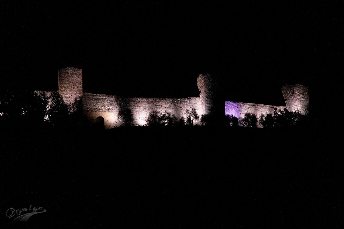 Monteriggioni at night, view from the road
