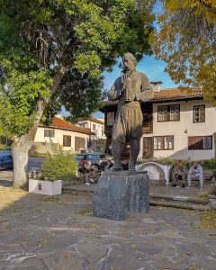 Паметник на Колю Фичето в Дряново